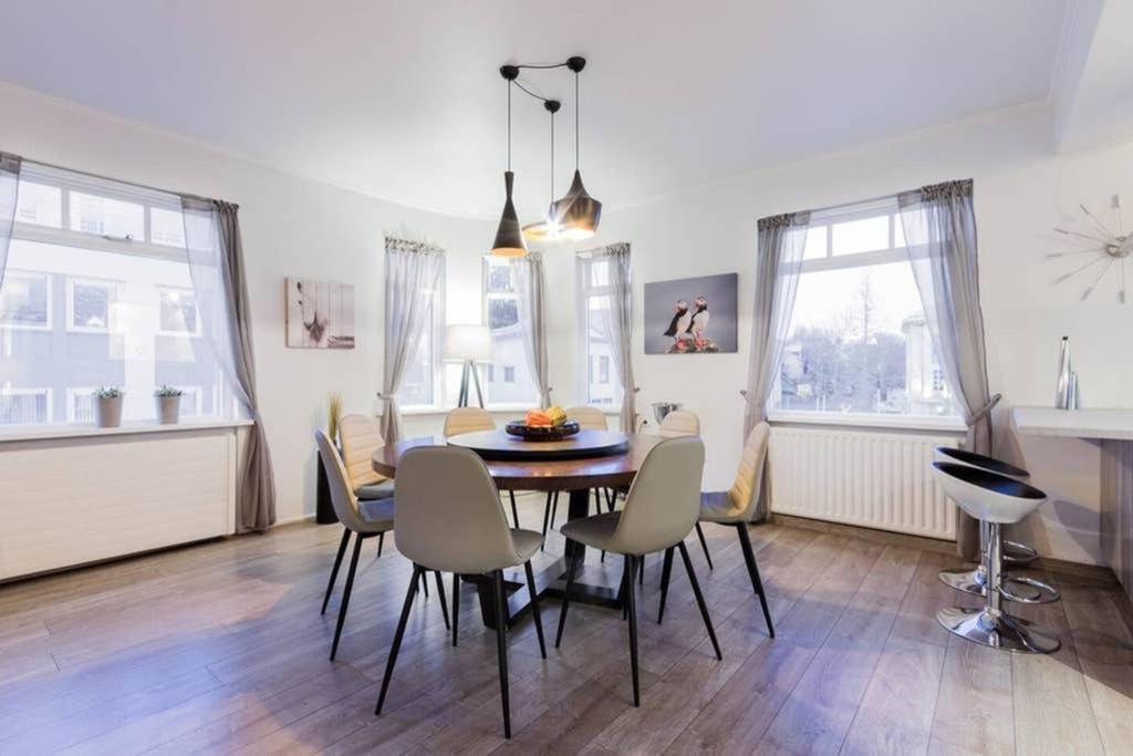 Superb Central Location, No Car Needed - Spacious アークレイリ エクステリア 写真