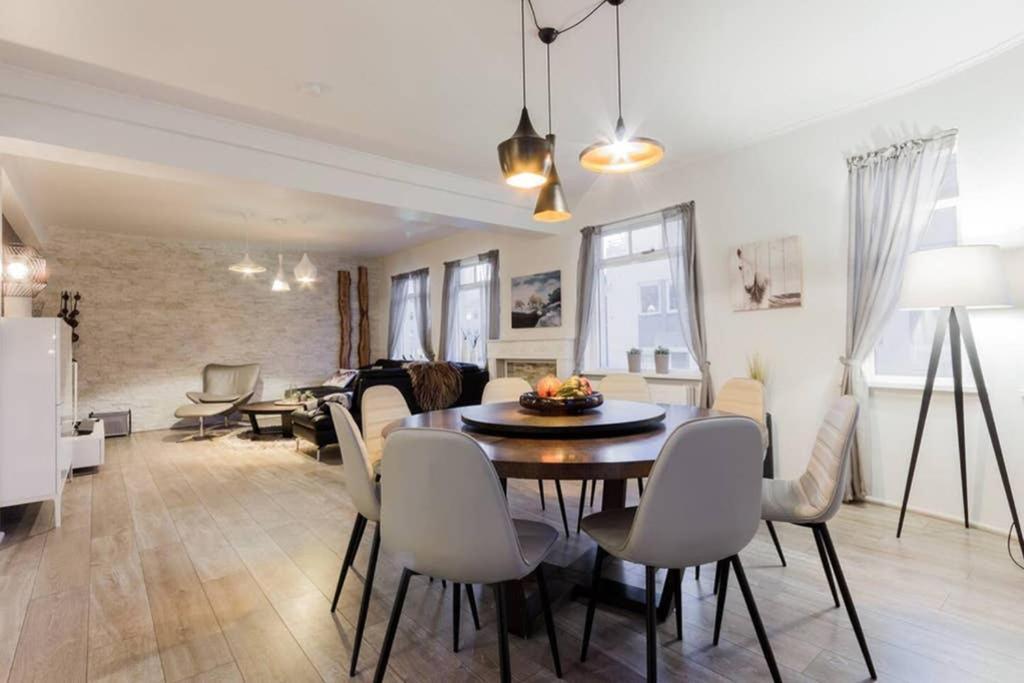 Superb Central Location, No Car Needed - Spacious アークレイリ エクステリア 写真