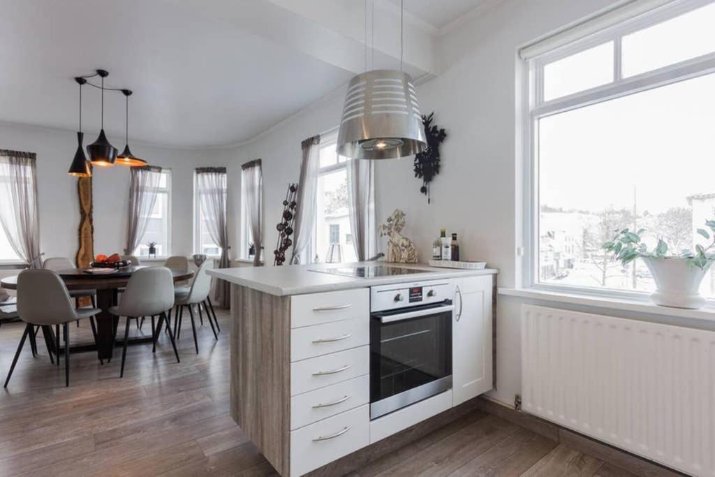 Superb Central Location, No Car Needed - Spacious アークレイリ エクステリア 写真