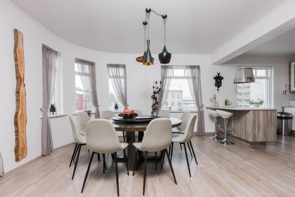 Superb Central Location, No Car Needed - Spacious アークレイリ エクステリア 写真